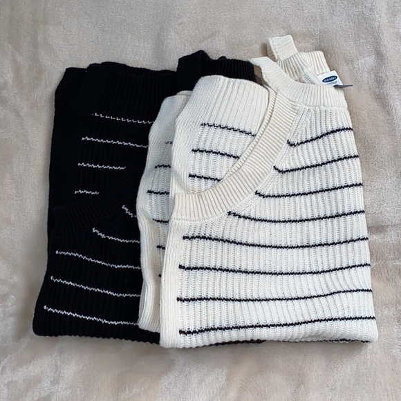 BUNDLE (2) Old Navy Women’s Sweater Tank Tops - Picture 1 of 7